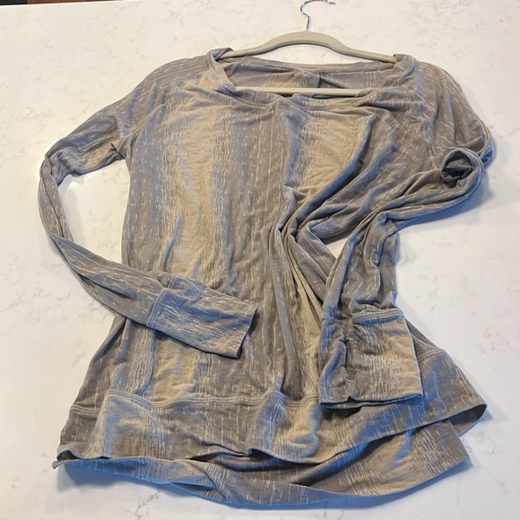 Lululemon Taupe/Gray Semi-Sheer Light Weight LS Printed Top Women's SIZE 10/12 - Picture 5 of 5